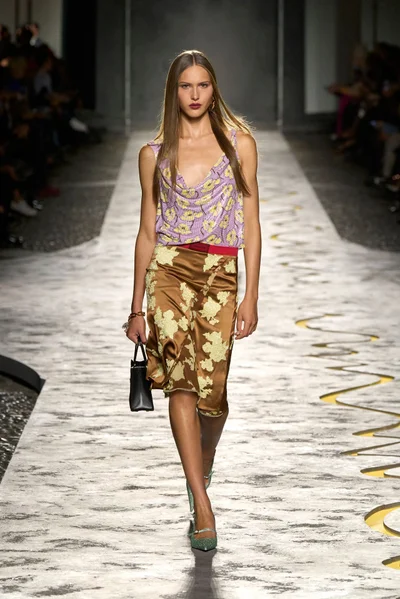 Look 64